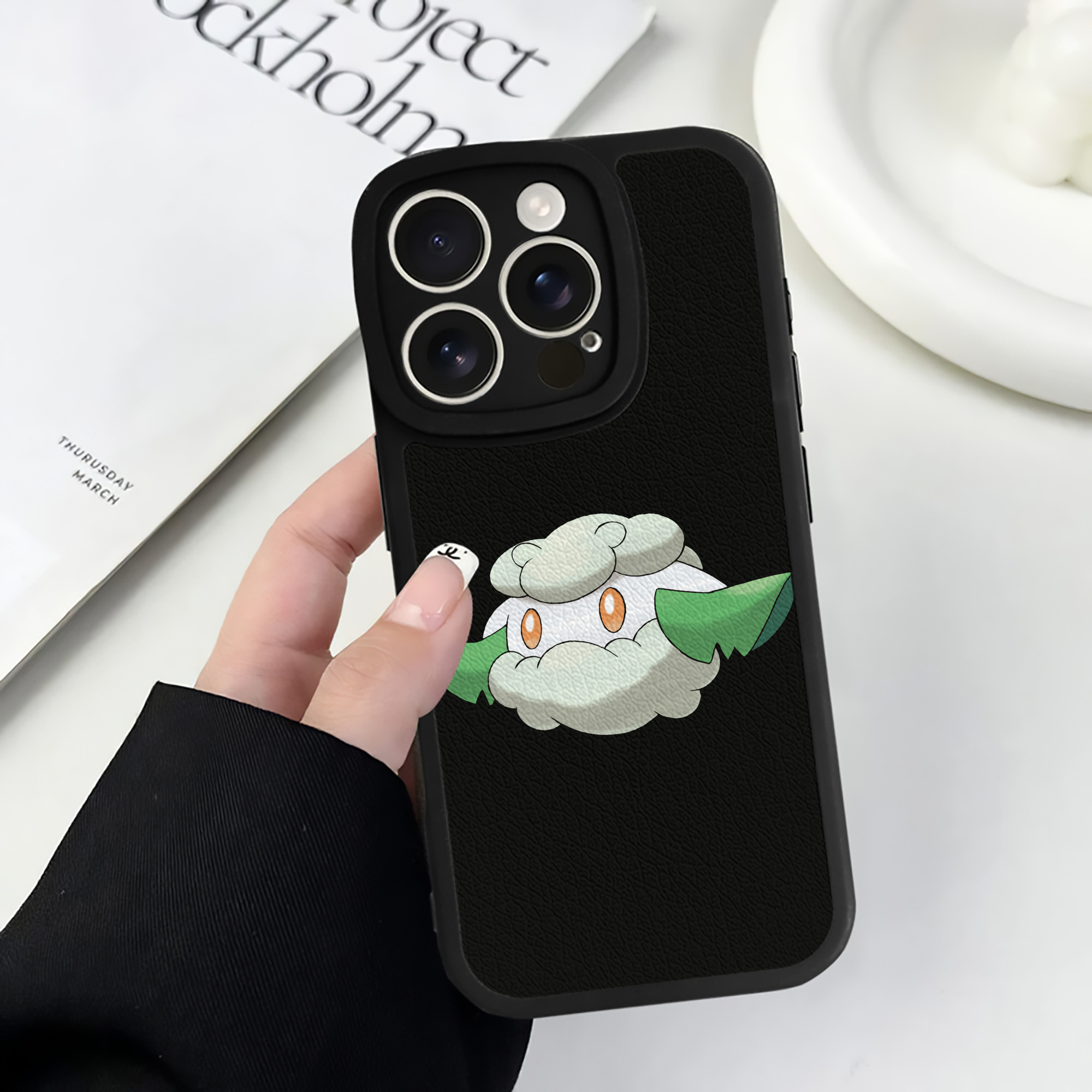 （画像用） ポケットモンスター Pokémon 【iPhone 16シリーズ対応】シリコンスマホケース（レザー調） 材質：シリコン